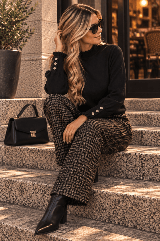 Freequent Fqkatie Genser Sort Med Diamant Knapper